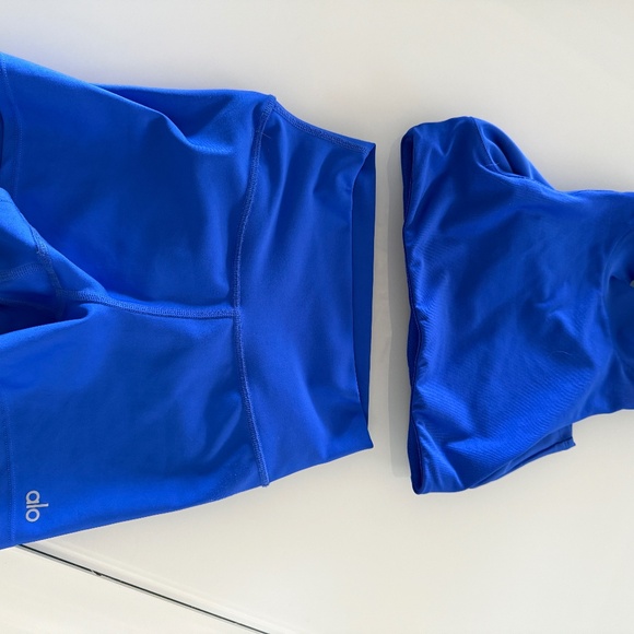 Alo Yoga xs shorts and top set - Picture 1 of 5